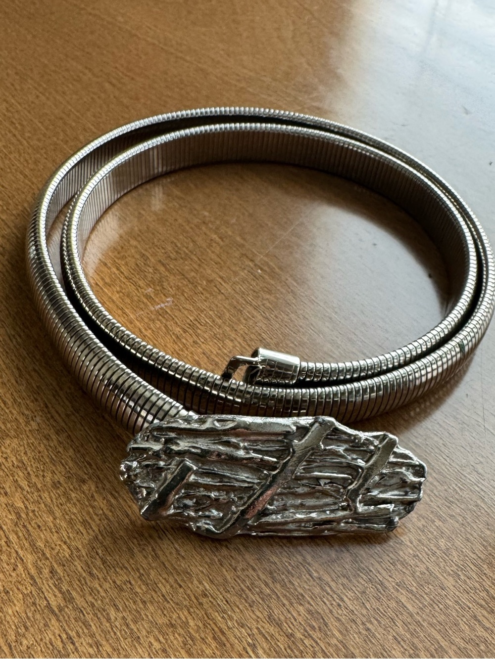 Vintage, silver-toned Metal Omega Snake Chain Stretch Belt with a Textured Clasp